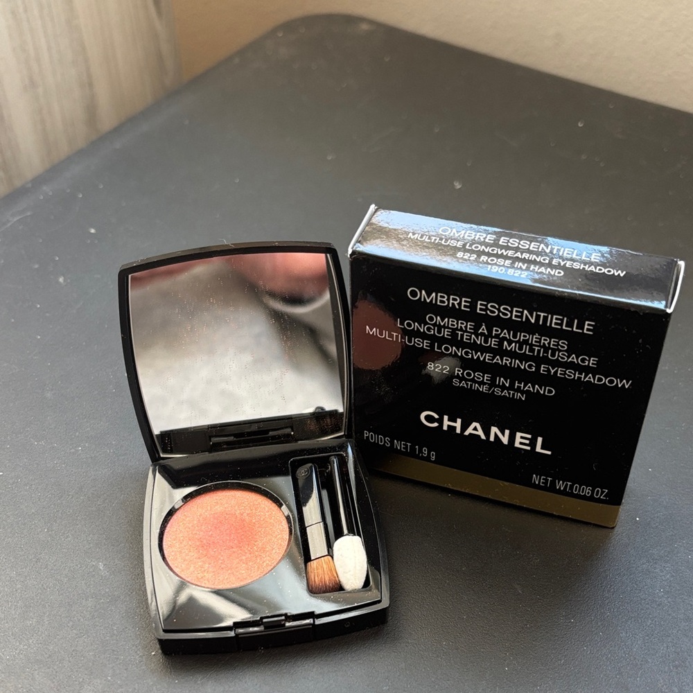 CHANEL Ombre Essentielle Eyeshadow - Rose in Hand